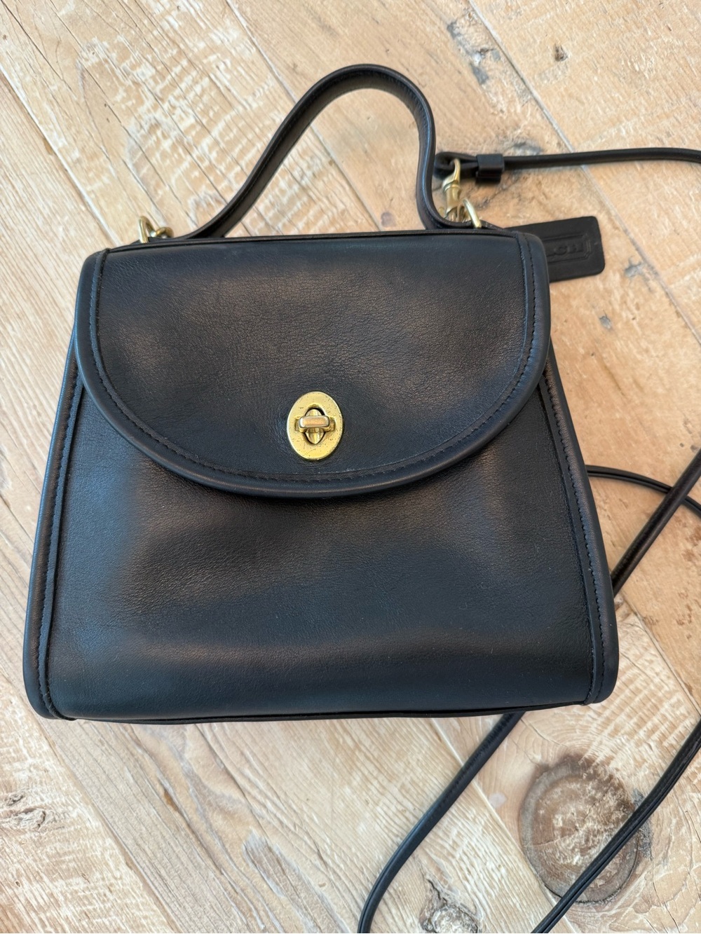 Rare Coach Regina 1990’s Black Leather Turnlock Crossbody Bag EUC - Picture 2 of 12